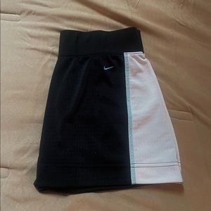 nike 200s black and white